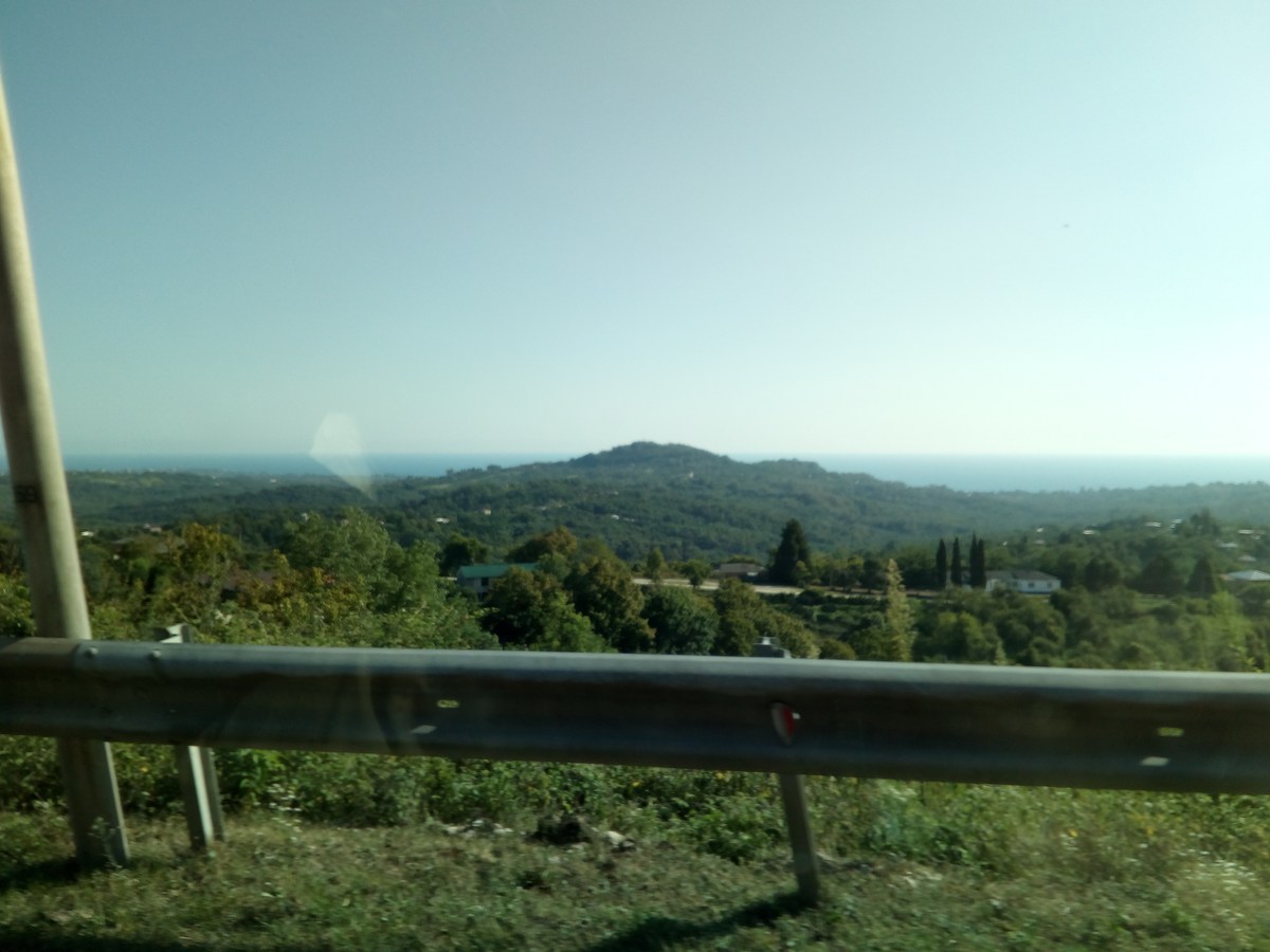  Абхазия - вид из окна машины.