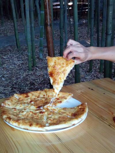 Ресторан в бамбуках рядом с городом Агудзера