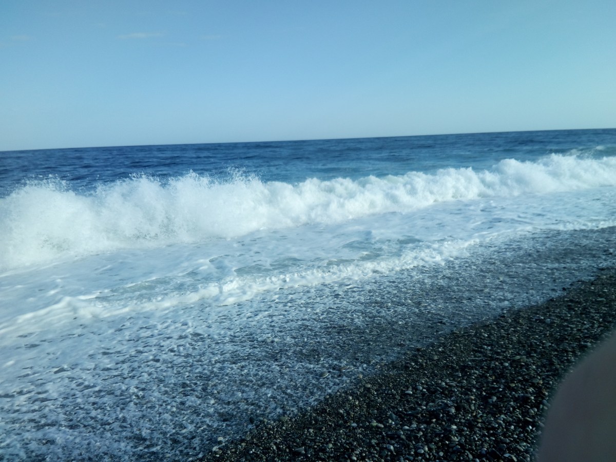 Большая волна. Пицунда, Абхазия.