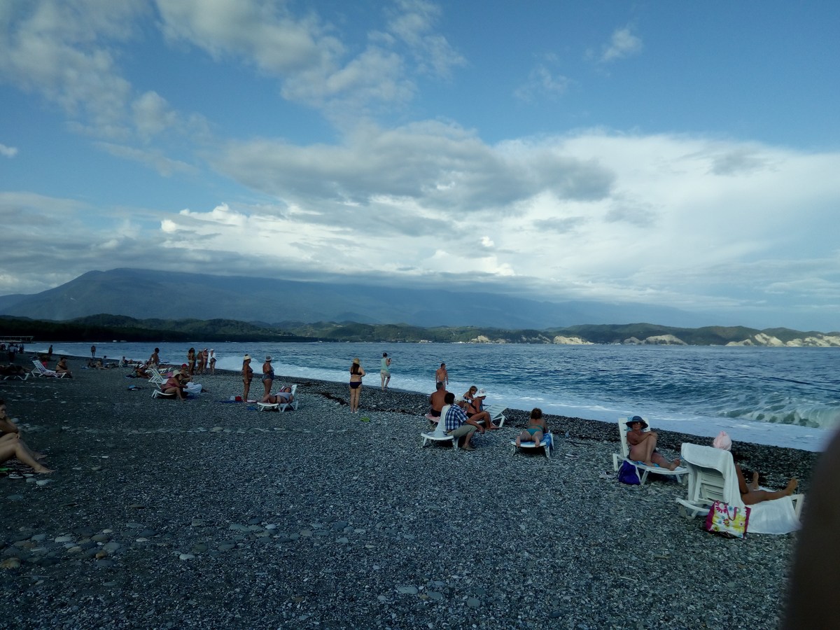 Пляж. Пицунда, Абхазия.