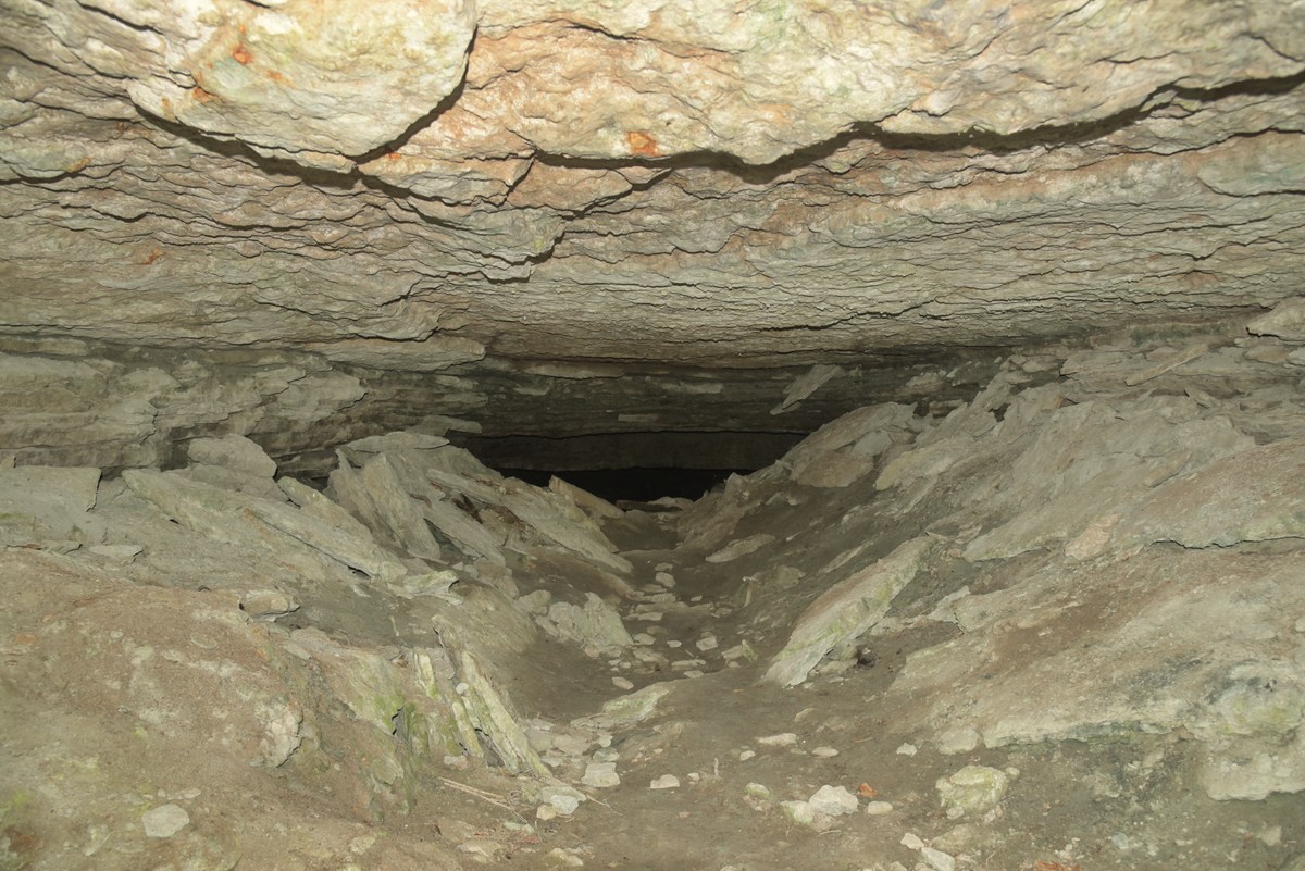 Пещера. Прогулка по забросам.