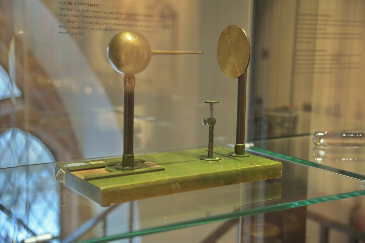 Физическая экспозиция. Исторический музей Тартуского университета.