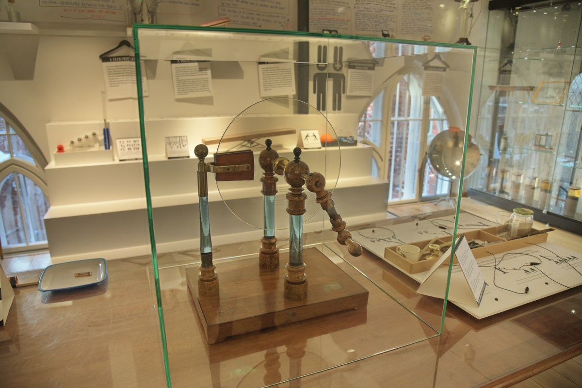 Физическая экспозиция. Исторический музей Тартуского университета.