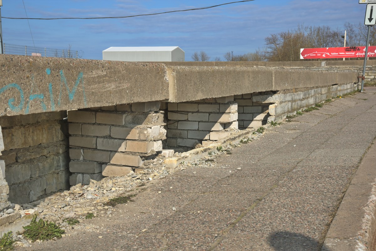  Таллиннский горхолл рассыпается.