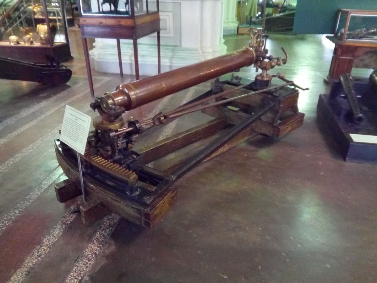 7 - линейная (17.5-мм) опытная паровая пушка. Музей артиллерии и связи. Первый огнестрел.