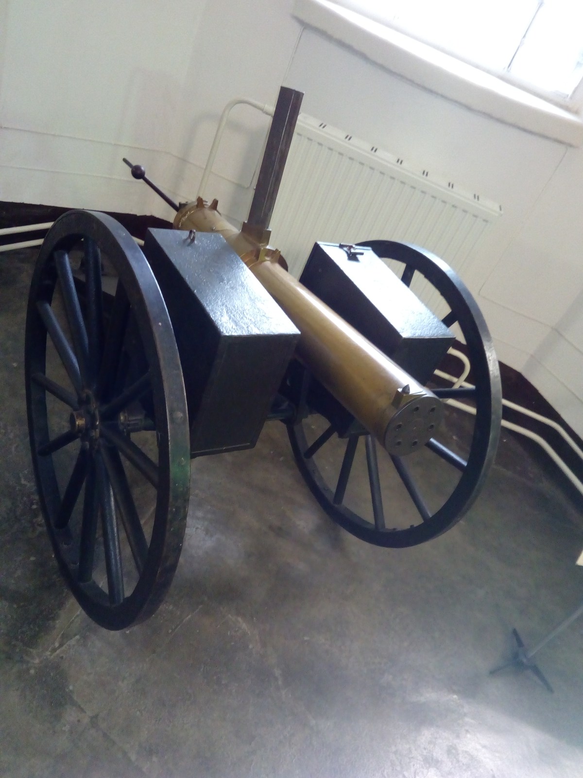 Шестиствольная скорострельная пушка. Музей артиллерии и связи. XIX век.