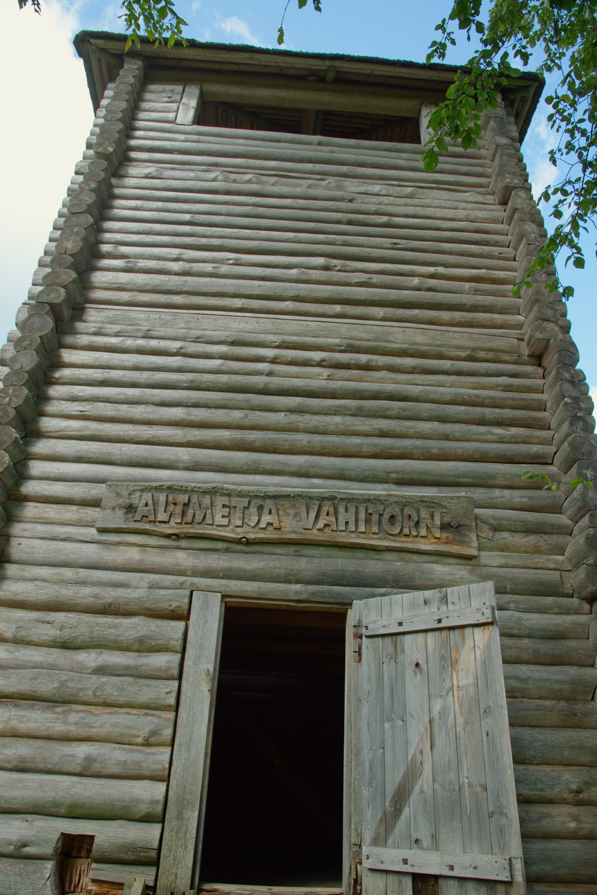 Наблюдательная башня. Место для костра Алтметса, Altmetsa lõkkekoht.