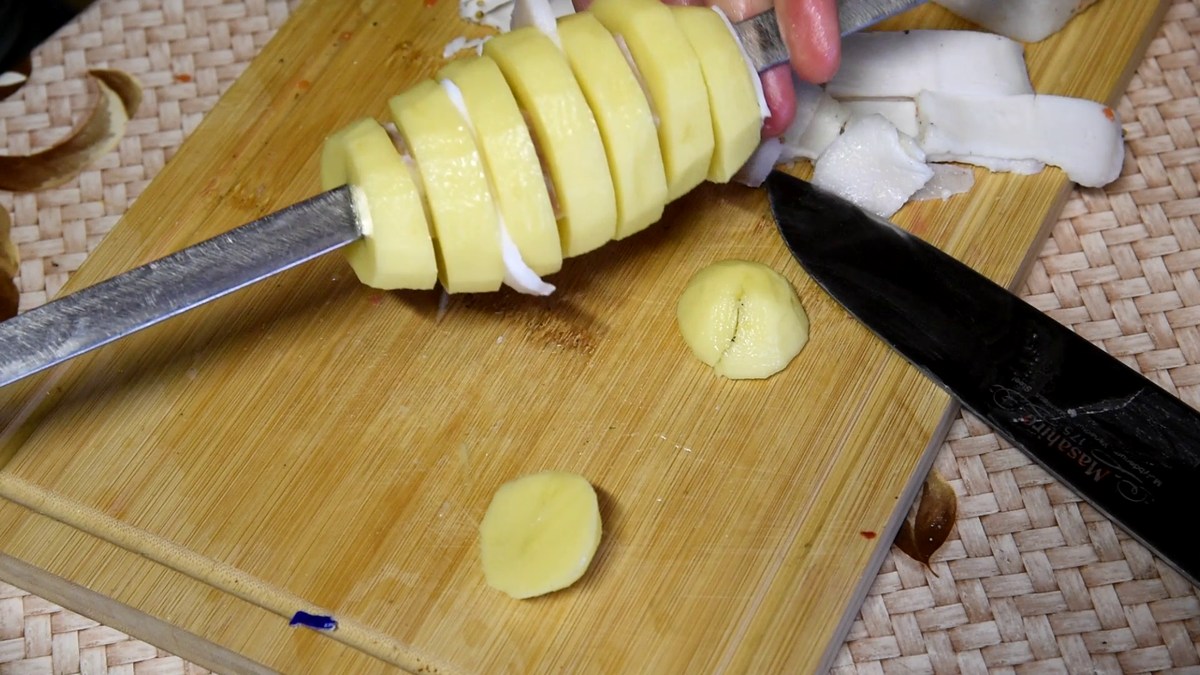  Делаем шашлык из картошки с салом. Рецепт от Сталика.