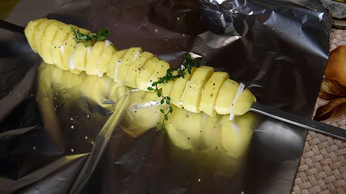  Делаем шашлык из картошки с салом. Рецепт от Сталика.