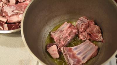 Делаем мясо с вином в казане без костра. 