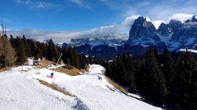 Горнолыжный курорт в Италии Доломит. Забрались на гору. Посетили аутлет. 