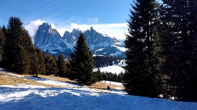 Горнолыжный курорт в Италии Доломит. Забрались на гору. Посетили аутлет. 