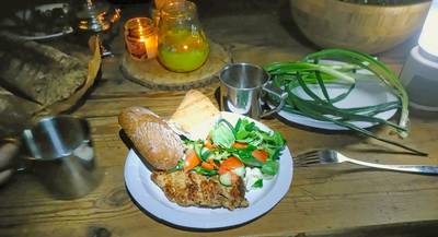 Эстония. Лесной дом Вялламяе и пикниковое место.